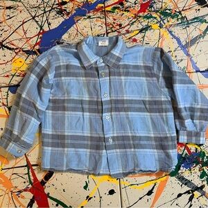 Smay blue and gray long sleeve plaid shirt.
